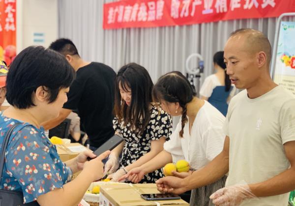 7天銷售20000斤，惠農(nóng)網(wǎng)打造新寧黃桃供應(yīng)鏈標(biāo)準(zhǔn)促上行