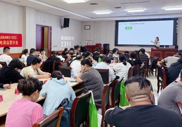 鳳陽縣農產品電商助農孵化工坊直播電商培訓班圓滿結業